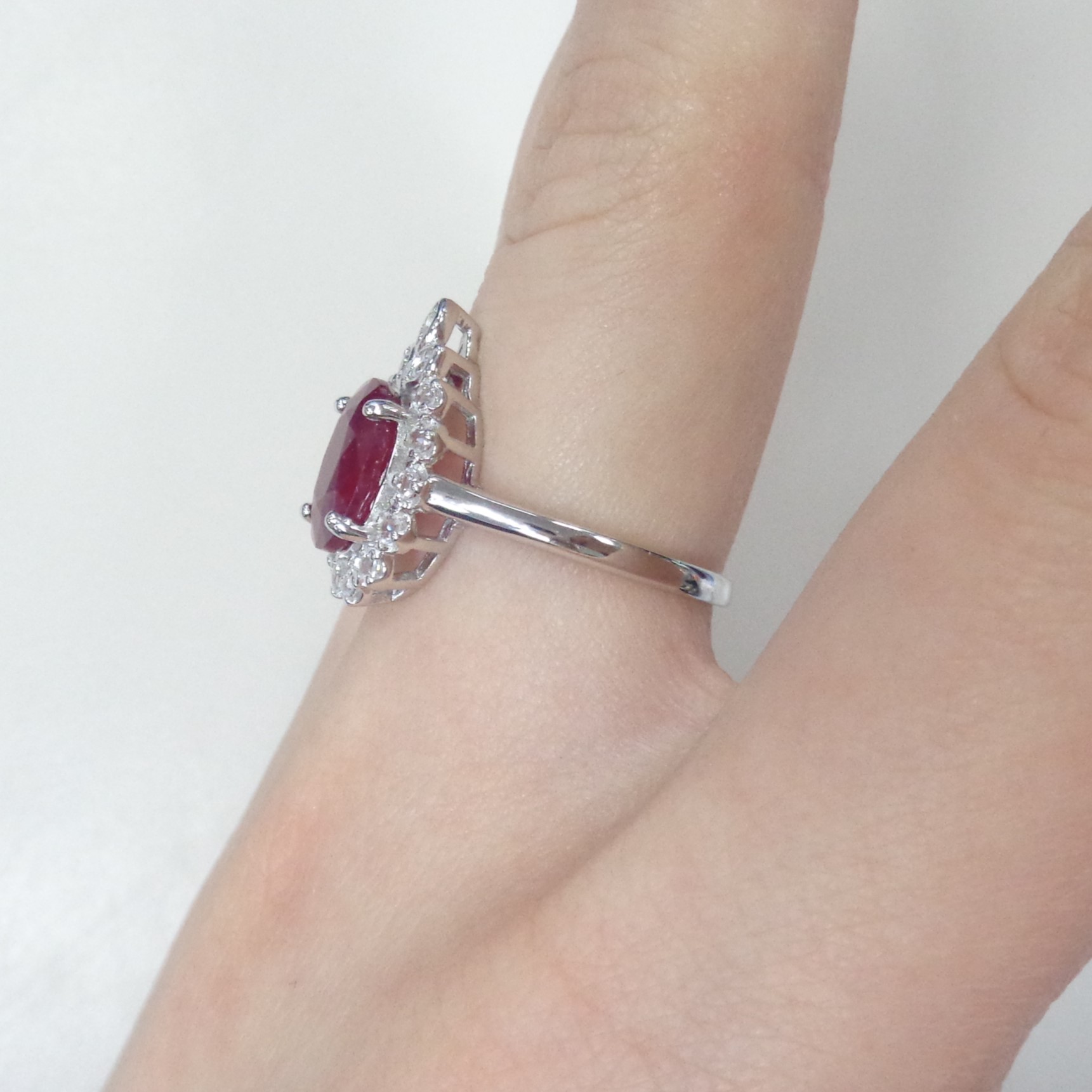 Серебряное кольцо с рубином